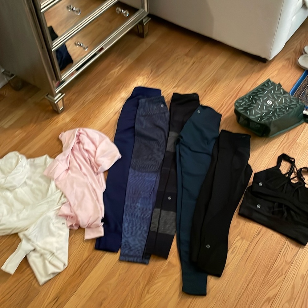 Used everything 150$ 4pc leggings,1 pants, 2 lululemon bra, 2 hoodie very clean